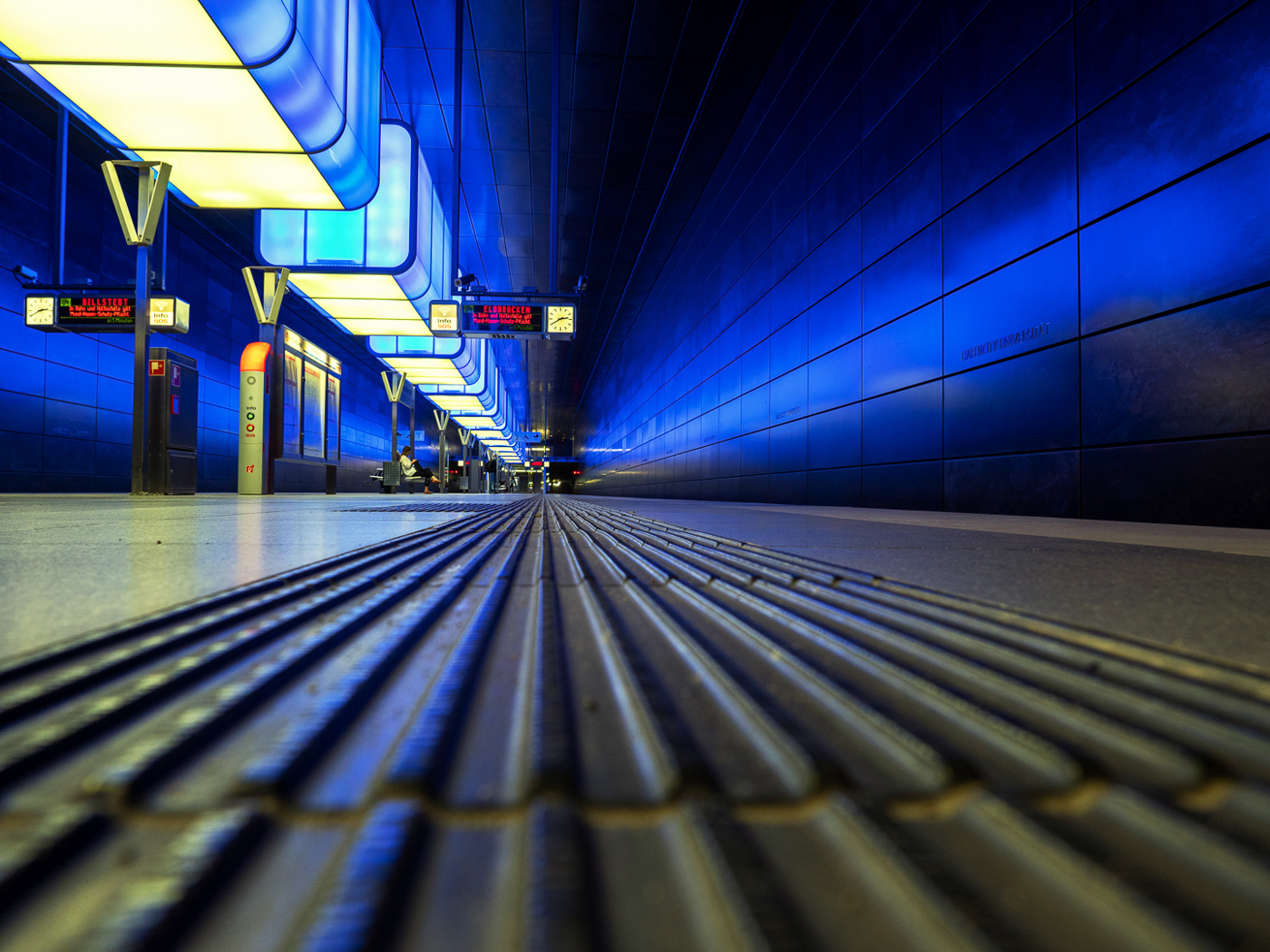 Blue Trainstation | © Karl-Heinz Ziolkowski